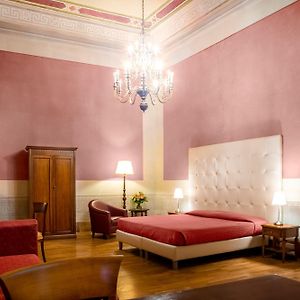 Camera con letto king size